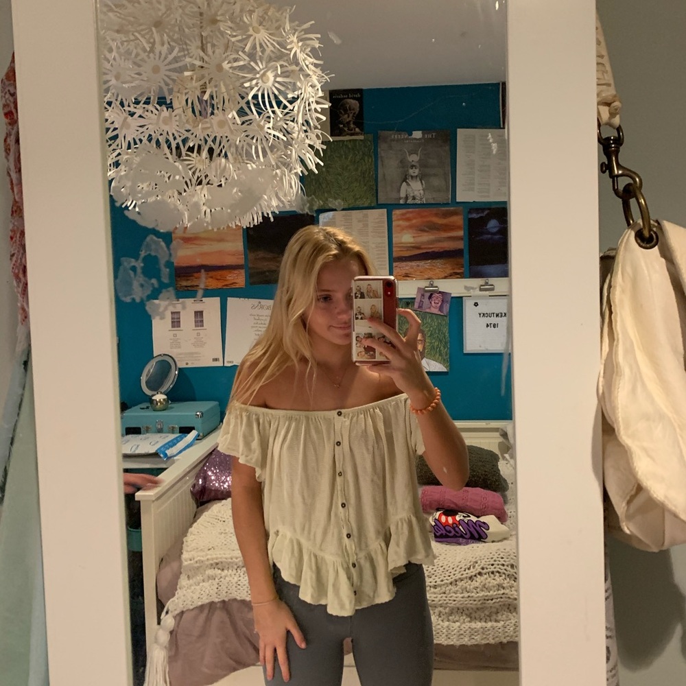 yellow flowy top!